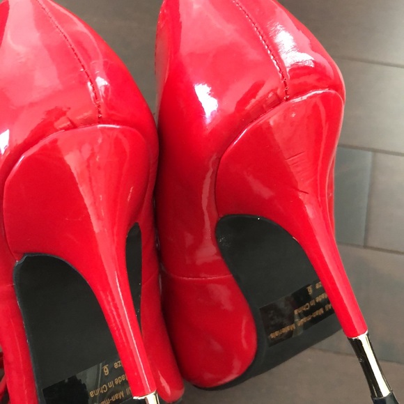 NEW Red Patent Leather Bow Pumps - Picture 4 of 8